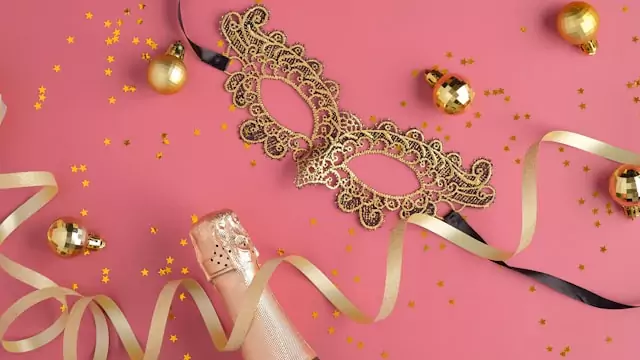 Fasching: Maske und Konfetti
