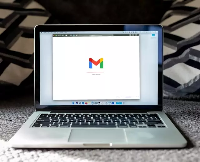 Aufgeklapptes Chromebook