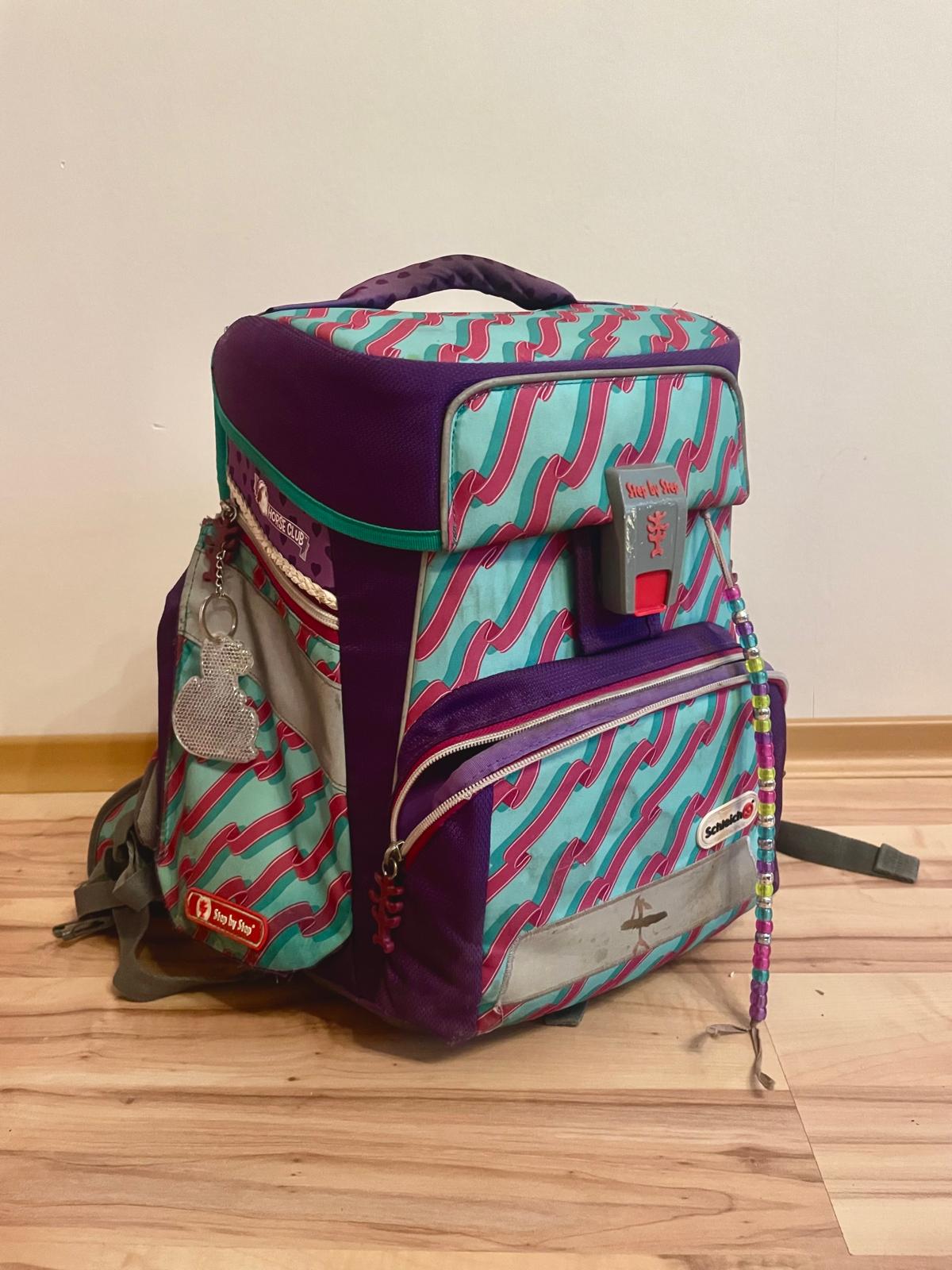 Neuer Schulranzen mit mehreren Reflektoren